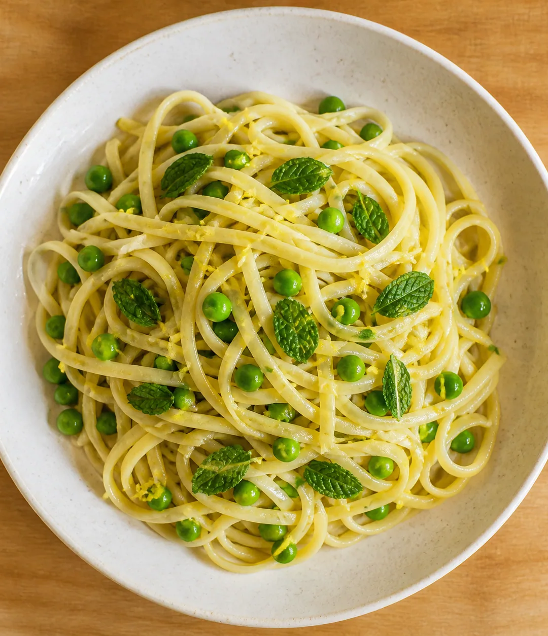 Linguine de limão, ervilha e hortelã
