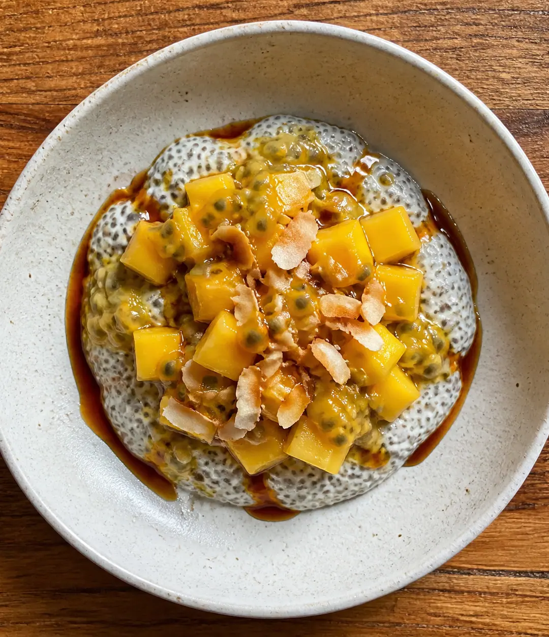 Pudim de chia com maracujá e manga