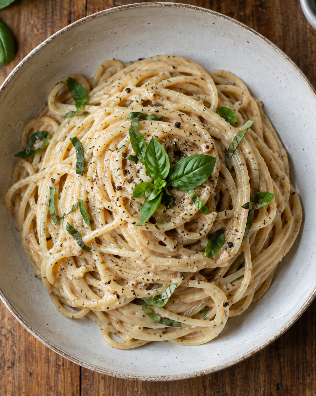 Cacio e pepe de castanha com pimenta preta e manjericão