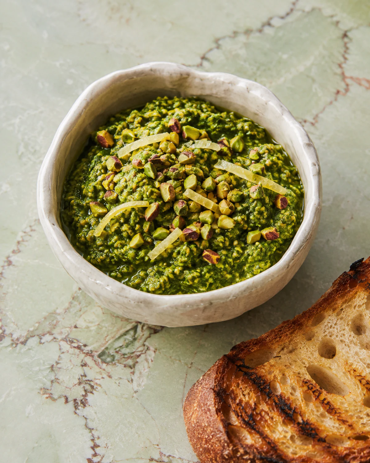Pesto de pistache, salsinha e limão-preservado